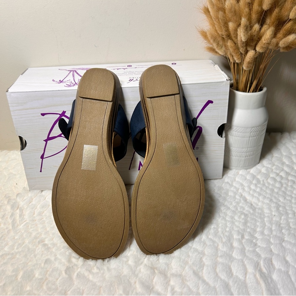 Blowfish Malibu Barro T-strap Women’s Sandal. Indigo Pisa Size 9. NWB - Picture 8 of 9
